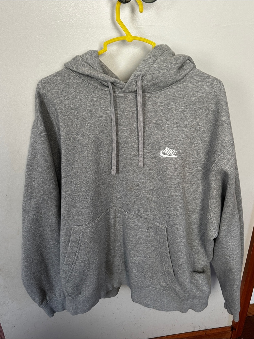 Nike Men’s Sportswear Hoodie XL Gray Embroidered Logo Pullover Sweatshirt